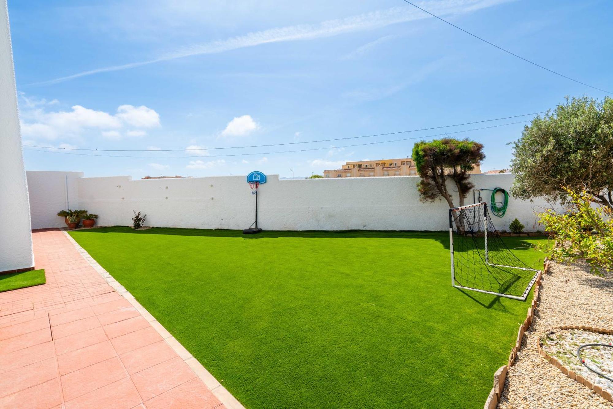 Casa En Con Barbacoa Y Jardin, Cerca De La Playa Holiday home